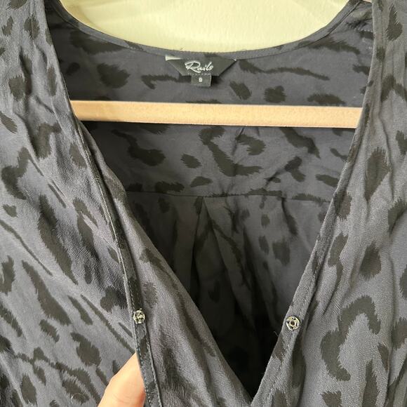 Sm Rails Hillary Ash Gray Cheetah Print Top Faux Wrap Luxe Capsule Wardrobe Chic - Picture 7 of 8